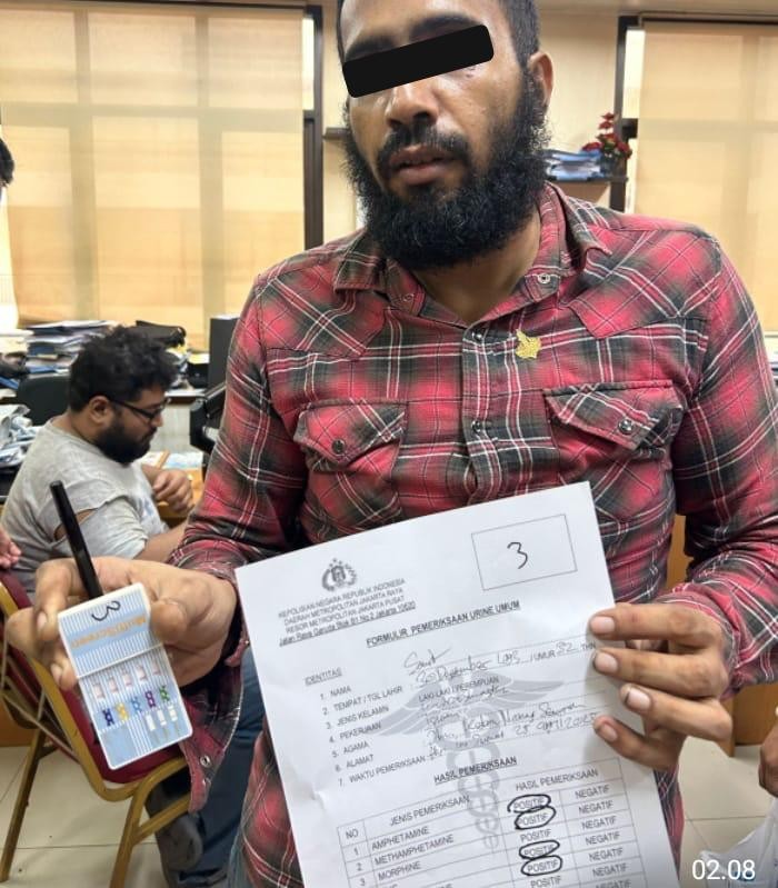Polisi menangkap pengacara berinisial S lantaran kedapatan membawa senjata api ilegal dan narkoba. (dok.istimewa) Polisi menangkap pengacara berinisial S lantaran kedapatan membawa senjata api ilegal dan narkoba. (dok.istimewa)