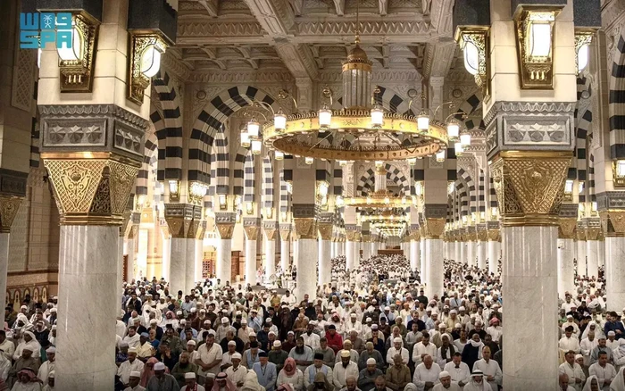 Raudhah Jemaah salat di Raudhah pada 2024