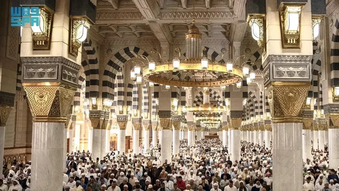 Jemaah salat di Raudhah pada 2024