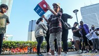 Permainan tradisional Indonesia ini dikemas dengan anak tangga yang masing-masing terdapat informasi mengenai internet sehat.