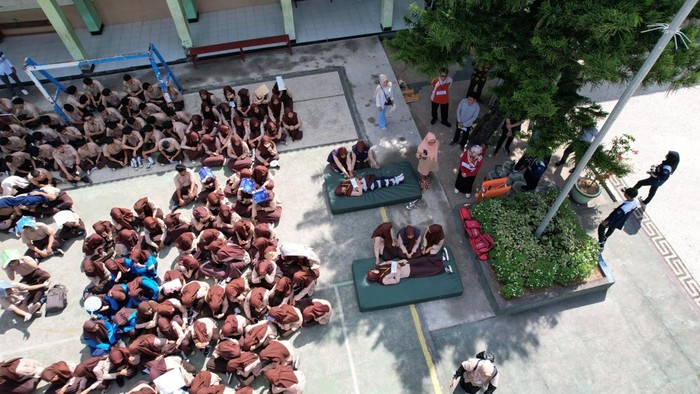 Simulasi hari kesiapsiagaan bencana Simulasi hari kesiapsiagaan bencana