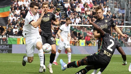 AC Milans Christian Pulisic , left, and Venezias Daniel Fila go for the ball during the Serie A soccer match between Venezia and AC Milan at the Pier Luigi Penzo Stadium, in Venice, Italy, Sunday, April 27, 2025. (Paola Garbuio/LaPresse via AP)