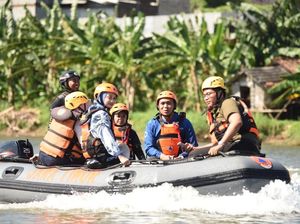 Antisipasi Bahaya Flushing , Walkot Vinanda Siagakan Tim di Sungai Brantas