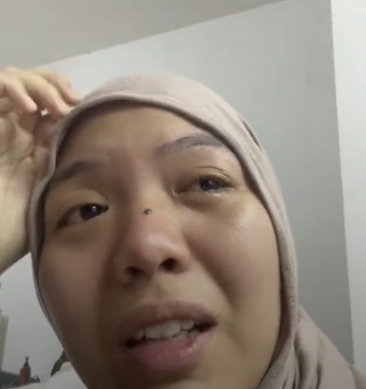 Wanita Ini Nangis Gegara Pesanan Ayam Gepuknya Tidak Disertai Sambal