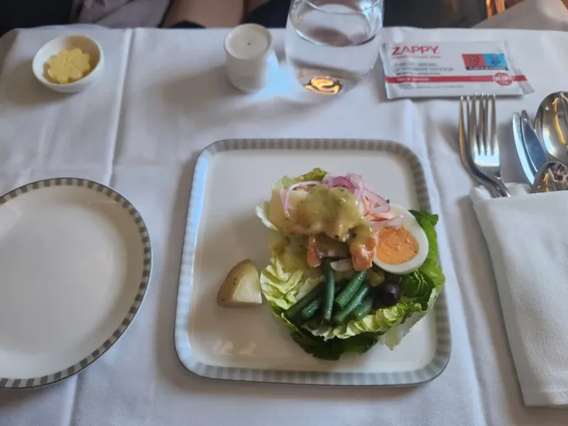 5 Makanan Ini Sebaiknya Tidak Dimakan di Dalam Pesawat