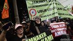 Aksi Damai Tuntut Pembayaran Polis Asuransi