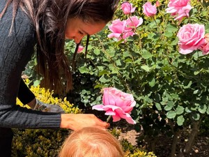 Meghan Markle Pamer Foto Langka Anaknya, Archie & Lilibet, Duo Rambut Merah