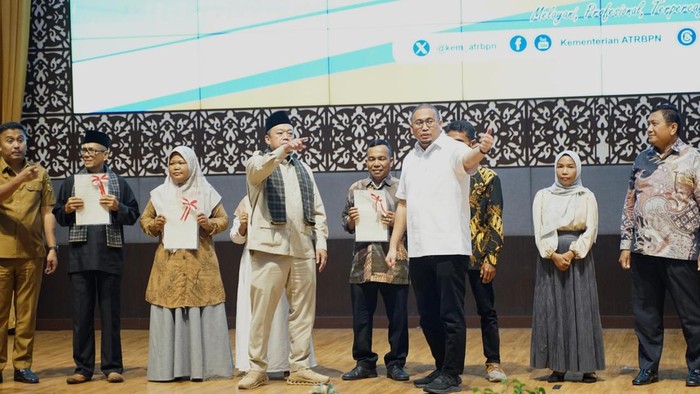 Andre Rosiade di agenda sosialisasi pengadministrasian dan pendaftaran tanah ulayat Sumbar di Auditorium Universitas Negeri Padang (UNP) yang dibuka langsung Menteri Nusron Wahid, Senin (28/4/2025).