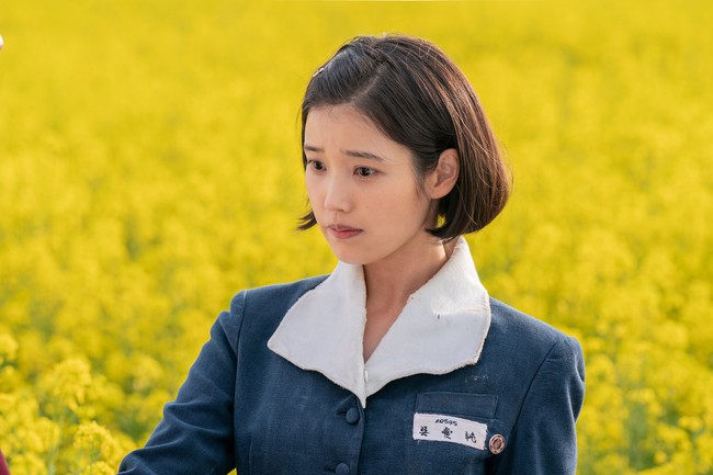 Penayangan drama Korea When Life Gives You Tangerines bulan lalu masih membekas dalam ingatan netizen. IU sukses memerankan dua karakter sekaligus sebagai Ae Sun, gadis desa yang penuh ambisi dan putri pertamanya Geum Myeong, yang menikah dengan Kim Seon Ho. Foto: Instagram