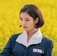Penayangan drama Korea When Life Gives You Tangerines bulan lalu masih membekas dalam ingatan netizen. IU sukses memerankan dua karakter sekaligus sebagai Ae Sun, gadis desa yang penuh ambisi dan putri pertamanya Geum Myeong, yang menikah dengan Kim Seon Ho. Foto: Instagram