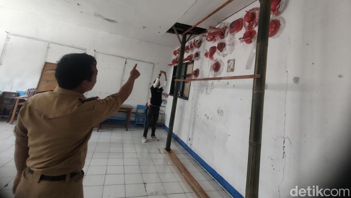 Bangunan SDN Bojongherang Nyaris Ambruk