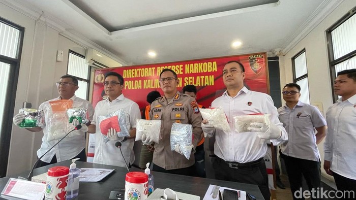 Barang bukti jaringan Fredy Pratama di Kalsel.