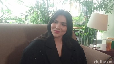 Eits... Davina Karamoy Kasih Senyuman Pagi Nih