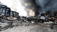 Juru bicara pemerintah Iran mengatakan bahwa meskipun bahan kimia kemungkinan besar menjadi penyebab ledakan, namun saat ini penyebab pasti ledakan di Pelabuhan Shahid Rajaee masih diselidiki. Hessam oddin Ansarian/Getty Images.