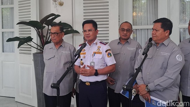 Dewan Transportasi Kota Jakarta (DTKJ) bertemu dengan Gubernur DKI Jakarta Pramono Anung di Balai Kota (Brigitta Belia/detikcom) Dewan Transportasi Kota Jakarta (DTKJ) bertemu dengan Gubernur DKI Jakarta Pramono Anung di Balai Kota (Brigitta Belia/detikcom)