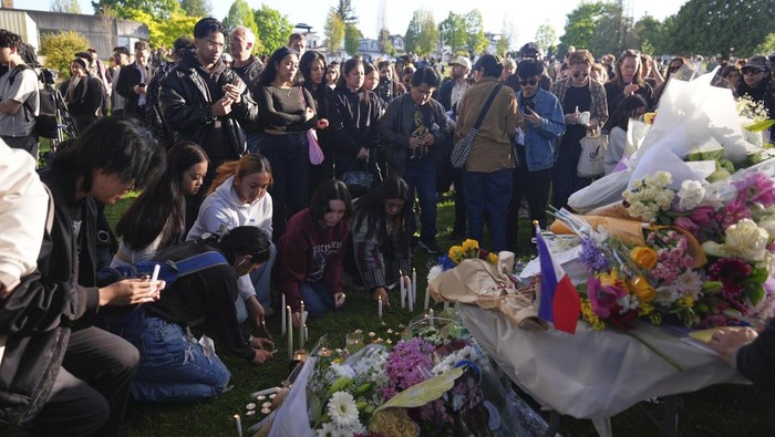 Gerard Gaba, left, and his mother Wilma Gaba, attend a vigil after a vehicle drove into a crowd during a Filipino heritage festival in Vancouver, British Columbia, Sunday, April 27, 2025. (AP Photo/Lindsey Wasson)