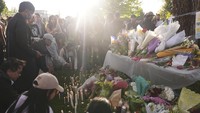 Di tengah duka, komunitas Vancouver menunjukkan solidaritas lewat vigil di Kensington Park pasca tragedi Festival Filipina.