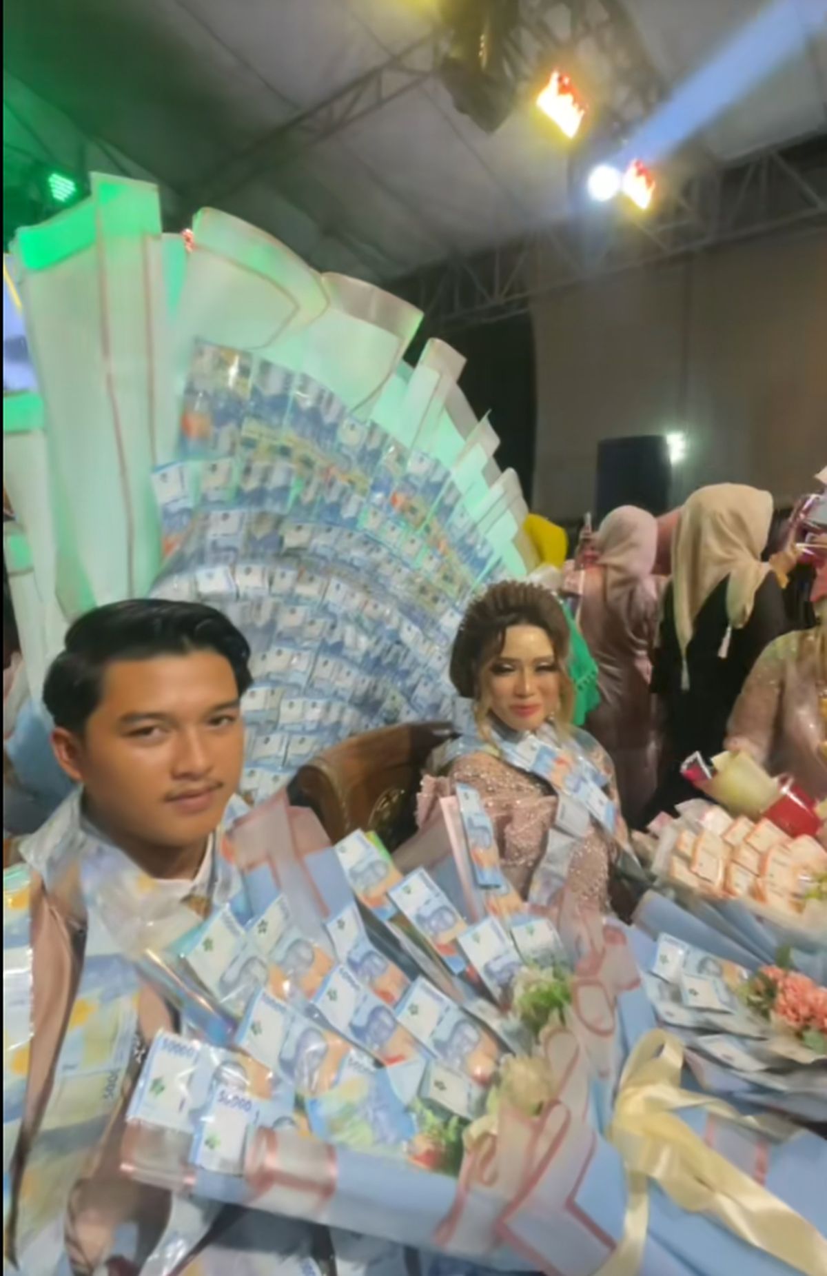 Perhiasan Mewah menjadi Sebuah Tradisi
