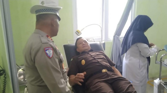 Kepala Kejaksaan Negeri (Kajari) Aceh Jaya Mohammad Anggidigdo mengalami kecelakaan tunggal.