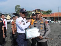 Operasi Ketupat Semeru 2025 Sukses, Kapolres Mojokerto Beri Penghargaan