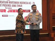 Kapolresta Sidoarjo Kombes Christian Tobing Sabet PWI Jatim Awards