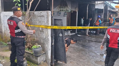 Kebakaran gudang artshop di Kerobokan, Kuta Utara, Badung, Senin (28/4/2025).