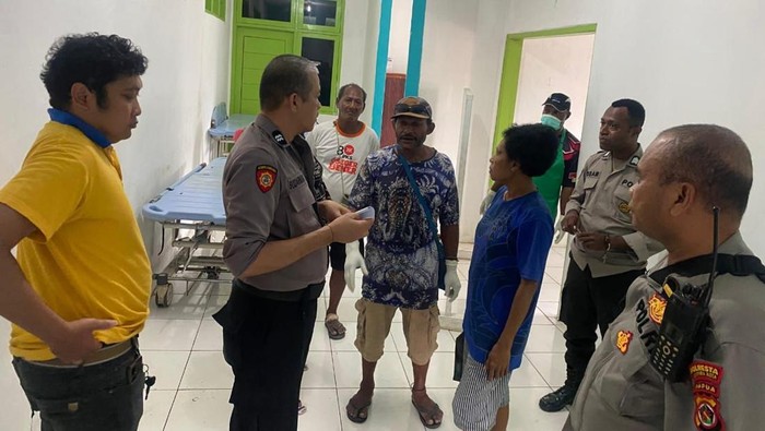 Keluarga pria tewas akibat bom ikan di Jayapura saat berada di rumah sakit.