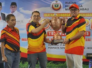 Fadli Zon Serahkan Piala Bergilir Menbud, Dorong Sinergi Olahraga-Budaya