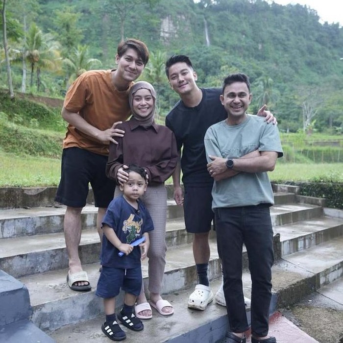 Keseruan Lesti Kejora dan Rizky Billar Mudik dan Kulineran di Cianjur