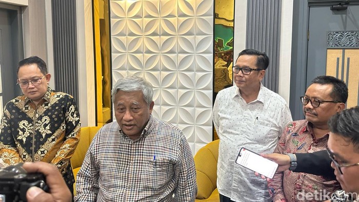 Ketua Panitia Seleksi Direksi dan Komisaris Bank Jatim Prof M Nuh.