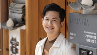 Selain di dunia hiburan, pria 38 tahun ini juga disibukkan dengan bisnis perhiasan lapis emas dan silver. Usaha inilah yang tetap membuat ia punya penghasilan, meski jarang tampil di layar kaca belakangan ini. Foto: Instagram kikifarrel_