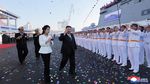 Kim Jong Un Ajak Putrinya Luncurkan Kapal Perusak Canggih