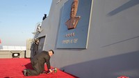 Kapal Choe Hyon dinamai sesuai dengan nama seorang pejuang anti-Jepang dan mantan Menteri Angkatan Bersenjata Rakyat Korea Utara, Choe Hyon. Peluncuran kapal ini bertepatan dengan peringatan 93 tahun berdirinya Tentara Rakyat Korea, menandai tonggak penting dalam modernisasi militer negara tersebut.  