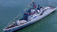 Peluncuran kapal perusak ini terjadi di tengah meningkatnya ketegangan di Semenanjung Korea, terutama akibat latihan militer bersama antara Amerika Serikat dan Korea Selatan yang dianggap provokatif oleh Pyongyang. Kim Jong Un memperingatkan bahwa tindakan tersebut dapat memicu eskalasi konflik di kawasan.   