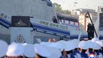 Kim Jong Un Ajak Putrinya Luncurkan Kapal Perusak Canggih