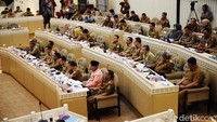Ribka mengingatkan para gubernur dan kepala daerah untuk mengikuti aturan yang telah ditetapkan oleh Kementerian Pendayagunaan Aparatur Negara dan Reformasi Birokrasi (PANRB).