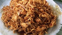 Bumbunya yang mlekoh membuat Lumpia Basah Bang Ajie dengan harga Rp 10.000an lebih enak disantap selagi hangat. Menikmati lumpia basah di kawasan Cibinong bisa langsung datang ke Jalan Raya Cikaret No.33, Cibinong, Kabupaten Bogor. Foto: Google Review