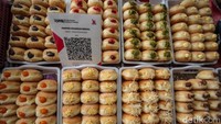 Meski begitu, Bank Indonesia (AS) mencatat transaksi digital melalui QRIS melonjak 169,15% secara tahunan. Hal ini didukung juga dengan pertumbuhan jumlah pengguna dan merchant.