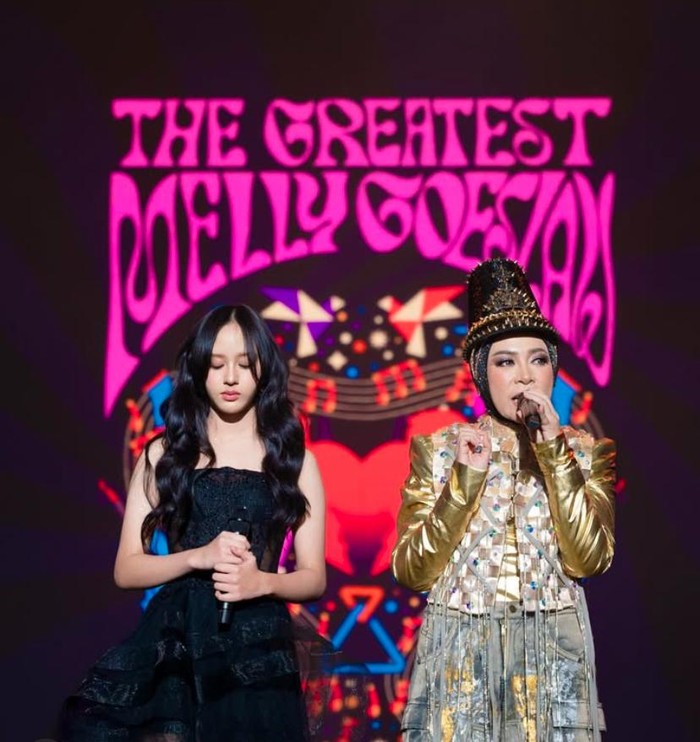 Melly Goeslaw kembali dengan lagu Jangan Pernah Berubah yang dinyanyikan bersama Dinda Ghania.