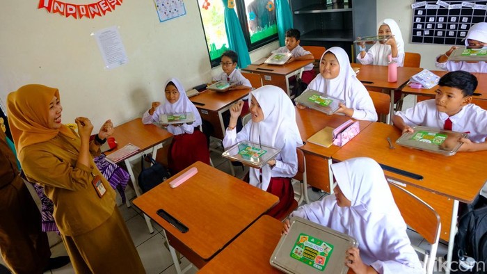 Uji coba makan bergizi gratis (MBG) dilaksanakan untuk anak berkebutuhan khusus. Uji coba ini menyasar 1.500 murid berkebutuhan khusus di Tangerang Raya.