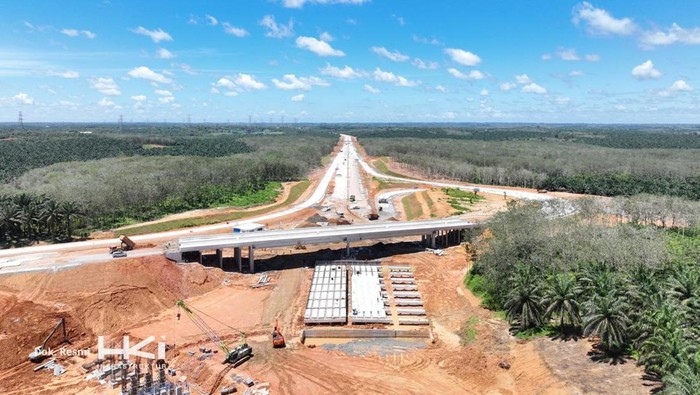 Mengintip Progres Terkini Tol Betung-Jambi Proyek Tol Betung-Jambi Seksi IV telah mencapai 80% hingga akhir Maret 2025. Yuk intip progres terkininya.