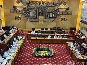 Kementerian P2MI Rapat di DPR, Bahas TPPO hingga Pekerja Migran Ilegal