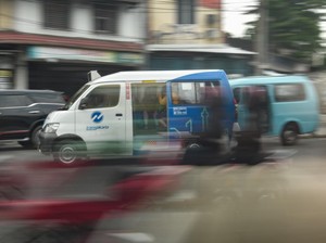 Sopir Mikrotrans Dipecat Usai Ngebut dan Tabrak Lansia di Tomang