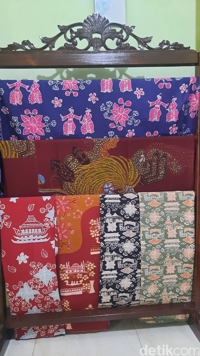 Motif batik ikon Tangerang Kota karya Batik Umi Aiman.