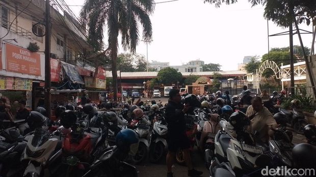 Parkir di Blok M Square