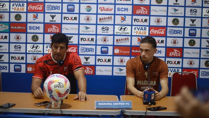 Pelatih Madura United Angel Alfredo Vera dan Jordy Wehrmann.