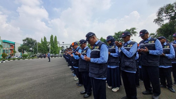 Pelepasan petugas haji di Asrama Haji Pondok Gede (Taufiq/detikcom)