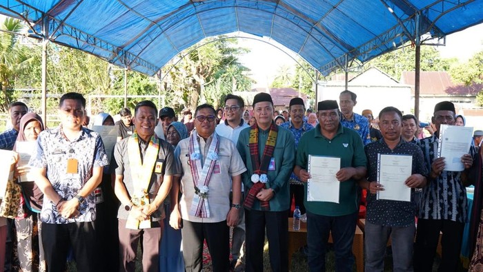 Pembagian sertifikat tanah di Takalar. Dokumen Istimewa