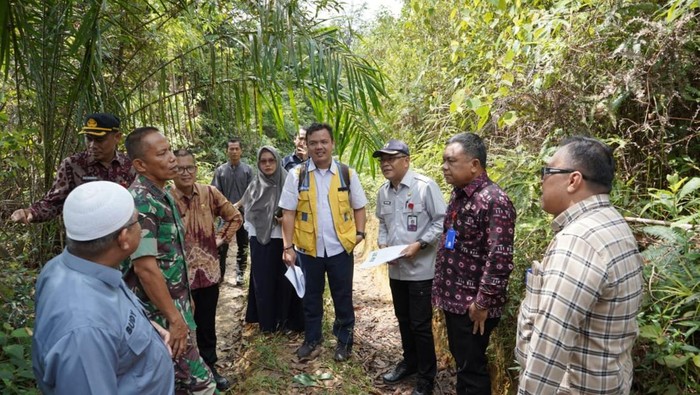 Pemkab Muaro Jambi saat meninjau 2 lokasi lahan yang akan dibangun Sekolah Rakyat