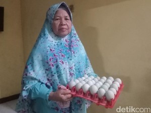 Cerita Perajin Telur Asin Terakhir yang Masih Bertahan di Wage Sidoarjo